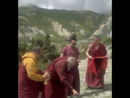 拉契多津敦珠巴滇仁波切主持破土儀軌