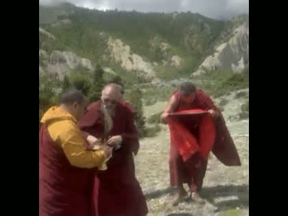 多津仁波切於園區預定地灑淨